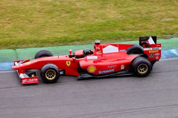 周冠宇F1凯迪拉克席位敲定 中国车手2026赛季前景与挑战分析